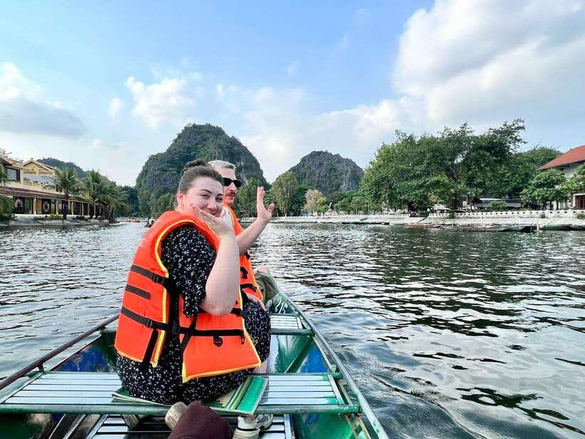 From Hanoi: Full-Day Ninh Binh Highlights Small Group Tour - Lunch by the Tam Cốc river: Vietnamese flavors in a restful setting