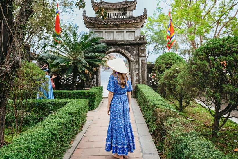From Hanoi: Full-Day Ninh Binh Highlights Small Group Tour - Tam Cốc sampan ride: peaceful time through the three cave areas