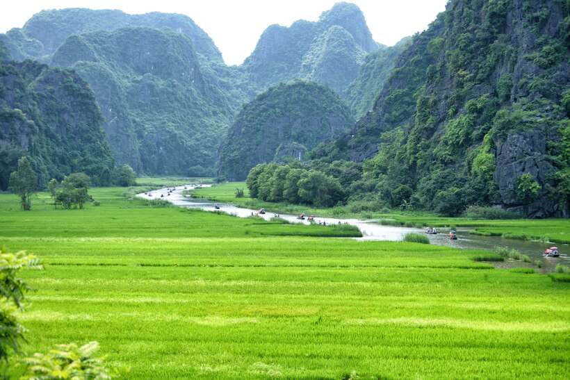 From Hanoi: Full-Day Ninh Binh Highlights Small Group Tour - Cycling to Bích Đổng Pagoda: quiet roads, photos, and a cooling change