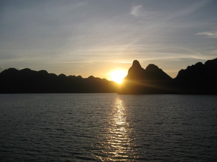 From Hanoi: Ha Long - Bai Tu Long Bay 2-Day 1-Night Cruise - Getting to Bai Tu Long: a smooth Hanoi-to-bay rhythm