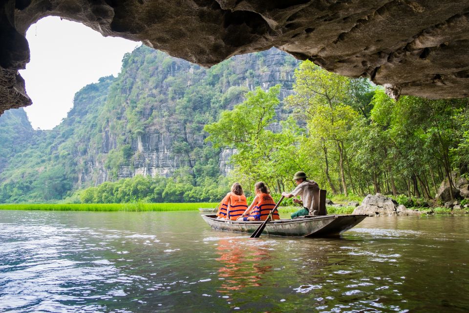 From Hanoi: Hoa Lu & Tam Coc with Buffet lunch & Cycling - Buffet Lunch in Tam Coc: Good Enough to Keep You Going