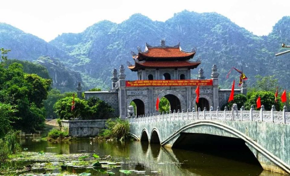 From Hanoi: Tam Coc Boat Trip and Hoa Lu & Mua Cave Tour - Mua Cave and the 500 steps: the viewpoint climb with real payoff