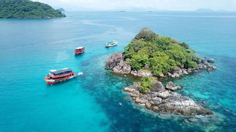 From Koh Chang: 4 Islands Snorkel & Beach Tour by Big Boat - The Big Boat Experience: Comfort, Toilets, and the Photo Factor