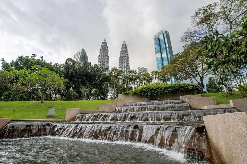 From Kuala Lumpur: City Tour with 21 Attractions - Batu Caves steps, Lord Murugan, and what to do if it’s raining