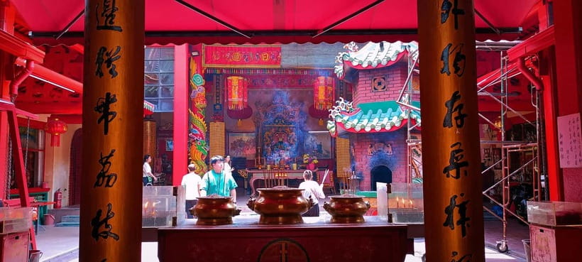 From Kuala Lumpur: City Tour with 21 Attractions - When the tour swaps Batu Caves for Putrajaya (festival dates)