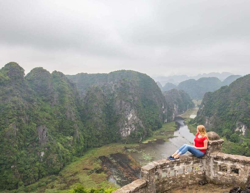 From Ninh Binh: Hoa Lu, Bai Dinh, Trang An, & Mua Cave Tour - Stop 1: Hoa Lư temple area and the ancient-capital context