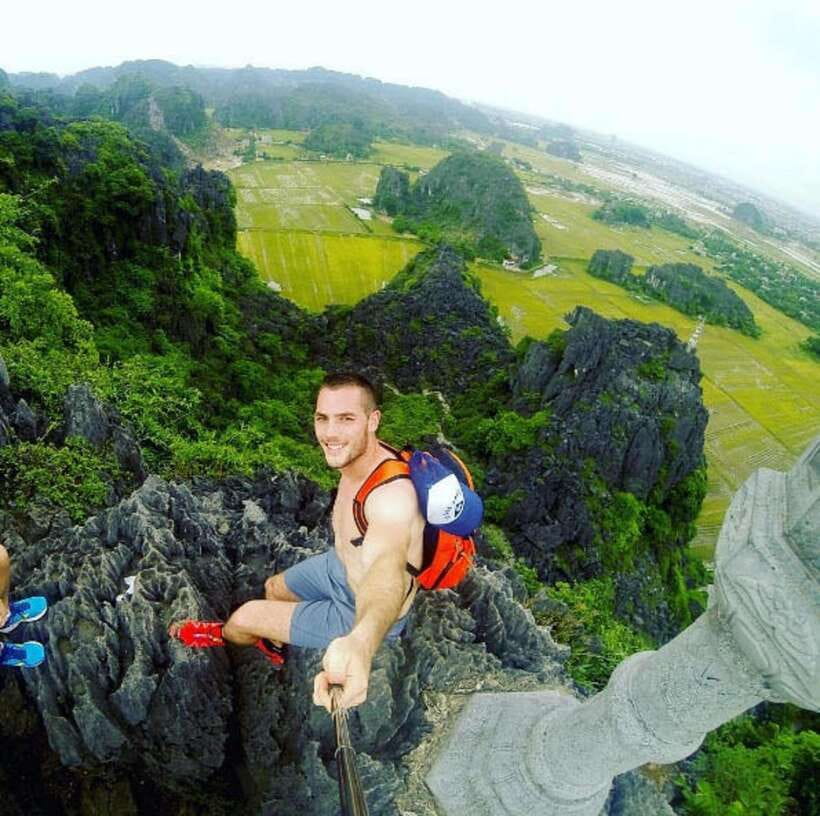 From Ninh Binh: Hoa Lu, Bai Dinh, Trang An, & Mua Cave Tour - Stop 2: Bai Đính Pagoda and why the scale is the point