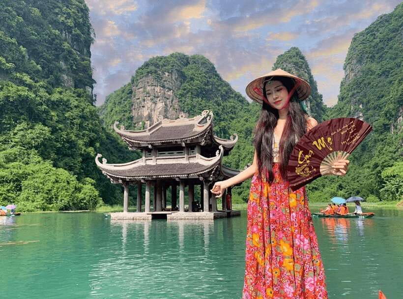 From Ninh Binh: Hoa Lu, Bai Dinh, Trang An, & Mua Cave Tour - Stop 4: Mua Cave (Dancing Cave) and the 500-step view from Dragon Mountain