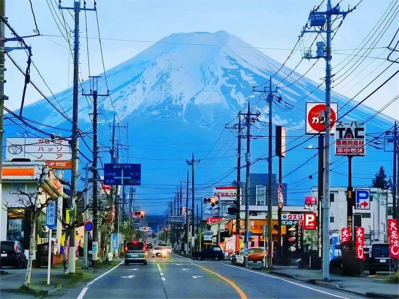 From Tokyo: Mt Fuji, Arakurayama and Kawaguchi Lake Day Trip - Oshino Hakkai: eight springs, reflections, and local food stops