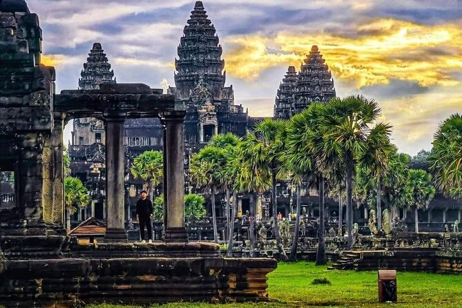 Full-Day Temples of Angkor Small Group Tour - Terrace moments: Leper King and Elephant, then lunch near Srah Srang