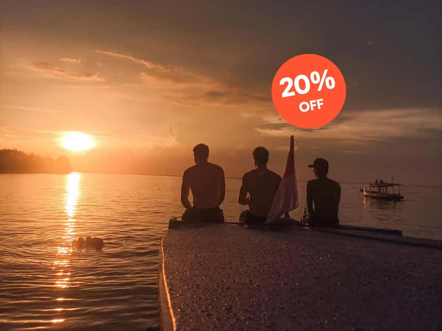 Gili Trawangan: Gili Islands Sunset Boat Tour and Snorkeling - Meeting at Sama-Sama Reggae Bar and getting ready