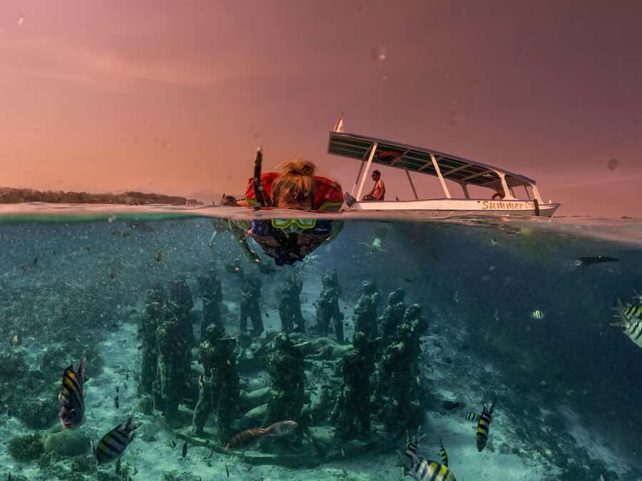 Gili Trawangan: Gili Islands Sunset Boat Tour and Snorkeling - Underwater sculptures first: Bask Nest and crowd-smart timing