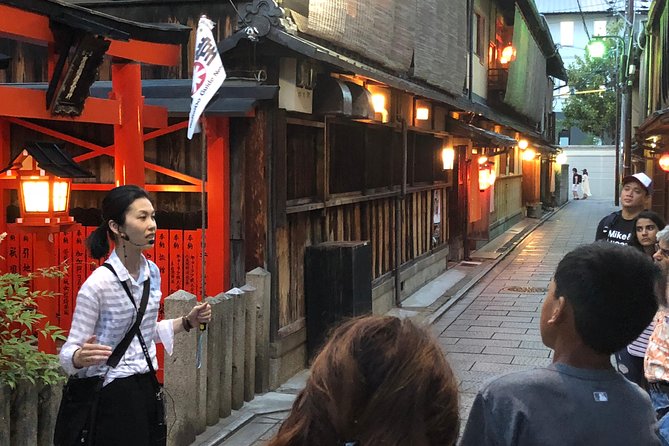 Gion Walking Tour by Night - Meeting point and getting everyone moving on time