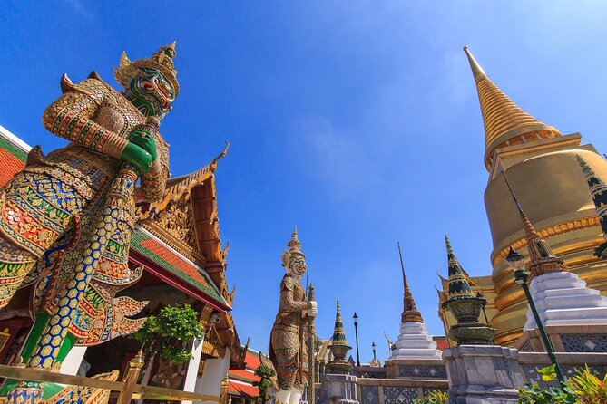 Grand Palace & Temples of Bangkok with experienced guide - Stop 3: Wat Arun, the Temple of Dawn, and its mosaic glow