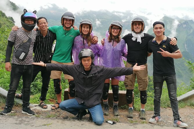 Ha Giang Tour 4 Day-3-Night, English Speaking Guide, Small Group - Day 2: Thẩm Mã Pass, Hmong King Palace, and Lung Cu at Vietnam’s Edge