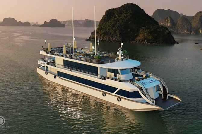 Halong Bay Day Tour By Diamond Era Cruise,Titop,Sung Sot & kayak - From the port to Sung Sot Cave: steps, crowds, and the classic interior