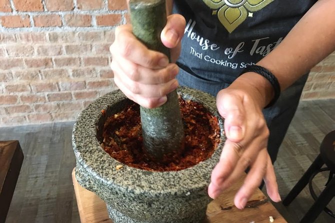Hands on Thai Cooking Class and Market Tour - Vegetarian, halal, and allergies: how flexible is it
