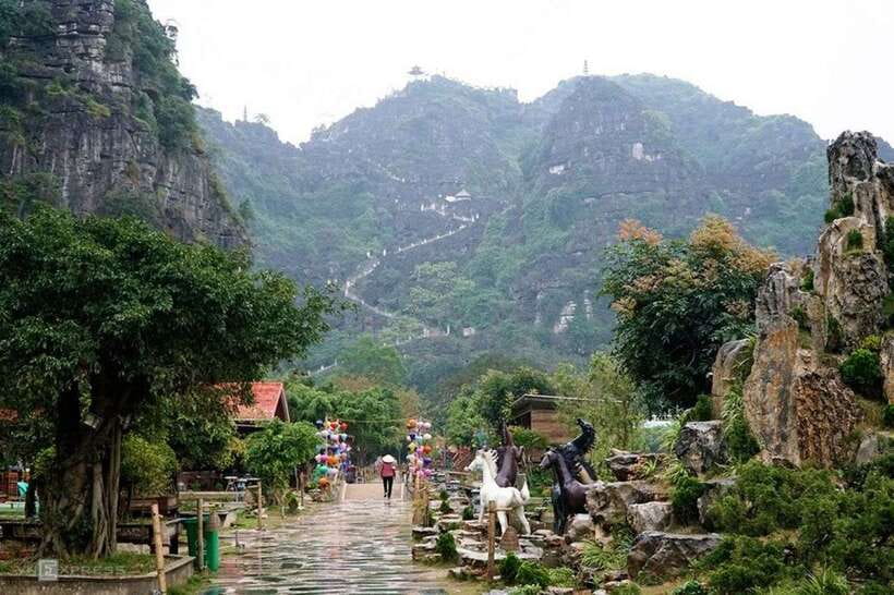 Hanoi: 3-Day Ninh Binh Trip and Ha Long Bay 5-Star Cruise - The cabin: private balcony and a bathtub that you’ll appreciate