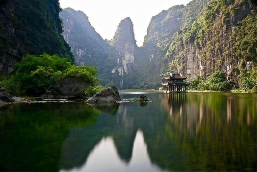 Hanoi: 3-Day Ninh Binh Trip and Ha Long Bay 5-Star Cruise - Trang An boat ride: slow water, big karst views