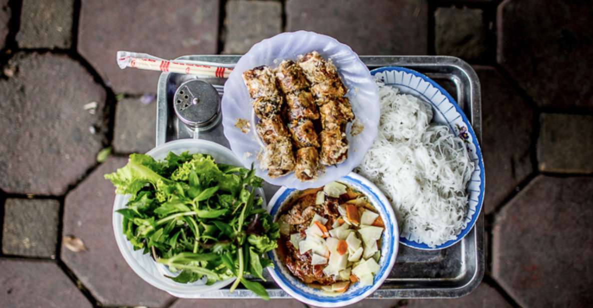 Hanoi: 7 Tastings Street Food Tour with Train Street - Key things that make this Hanoi tour worth it