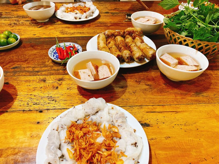 Hanoi: 7 Tastings Street Food Tour with Train Street - Should you book this tour?