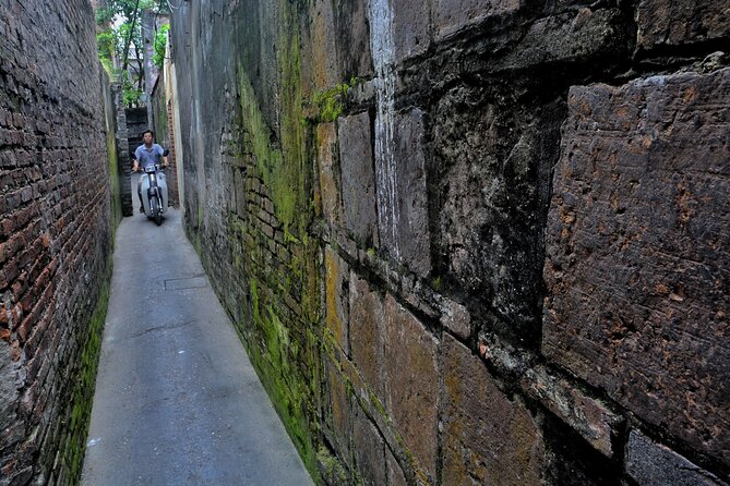 Hanoi Countryside Motorbike Tour: Red River Culture & Daily Life - Riding through Hanoi traffic: safety, pacing, and what to wear