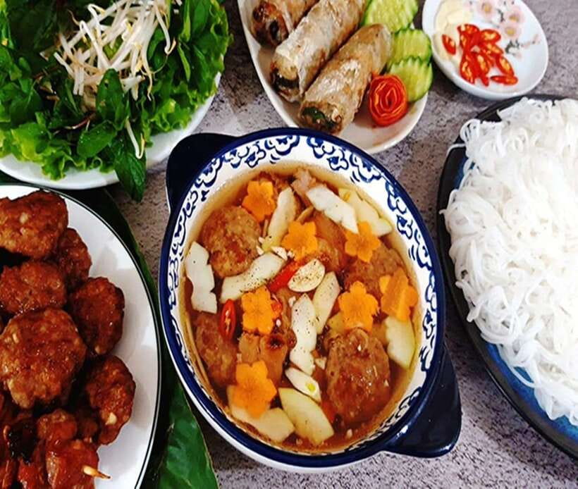 Hanoi: Guided Street Food Tour with Tastings - Drinks, Dessert, and Coffee: Ending With Chè
