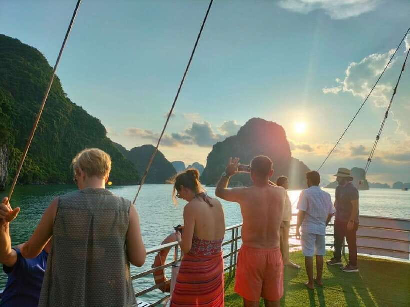 Hanoi: Ha Long Bay Day Cruise - Swimming, Meal, Kayaking - Sung Sot Cave: The Surprise Cave Stalactites Up Close