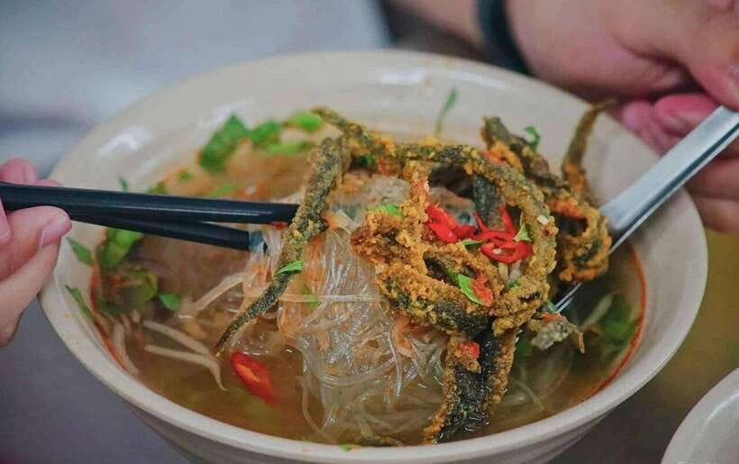 Hanoi: Michelin Guide Street Food Walking Tour - Old Quarter, big flavors, and a guide who keeps you moving
