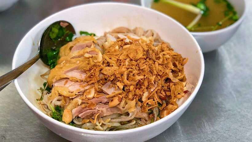 Hanoi: Michelin Guide Street Food Walking Tour - Crispy eel glass noodles: texture contrast you can actually taste