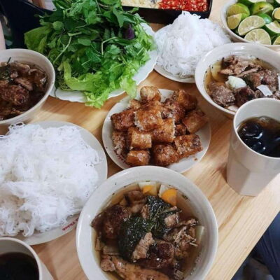 Hanoi: Michelin Guide Street Food Walking Tour - Dry chicken pho: the starter that tells you how Hanoi thinks about pho