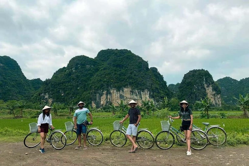 Hanoi/Ninh Binh: 1-Day Tam Coc/Trang An, Hoa Lu & Mua Caves - Lunch at the Restaurant: Fuel for the Afternoon Push