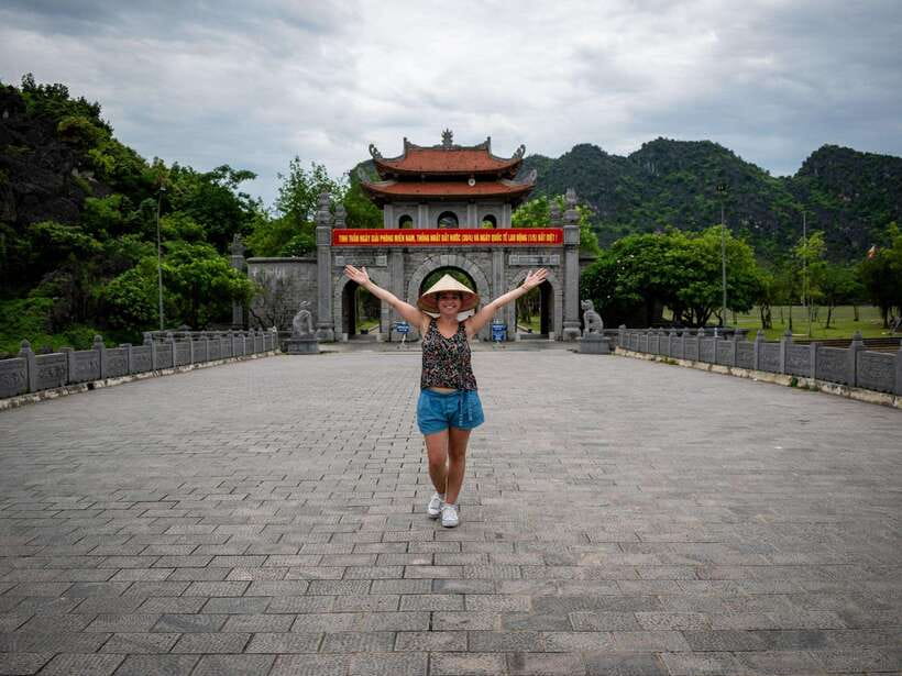Hanoi: Ninh Binh, Hoa Lu, Trang An & Mua Cave Day Trip - Trang An Boat Tour: Caves, Pagodas, and the Halong Bay Feel