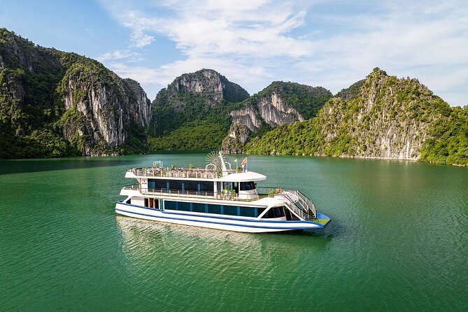 Hercules Grand Day Cruise Tour, Sung Sot Cave,Titop, Luon Cave - Boarding the Hercules at Tuan Chau: what the ship feels like