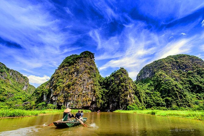 Highlight Ninh Binh Full Day Tour Tam Coc Boat, Mua Cave, Hoa Lu - Cycling Through the Village: A Slow Way to See the Countryside