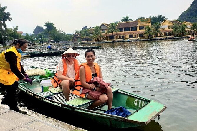 Highlight Ninh Binh Full Day Tour Tam Coc Boat, Mua Cave, Hoa Lu - Buffet Lunch With Vegetarian and Vegan Options