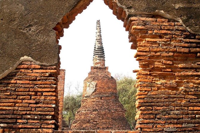 Historical City of Ayutthaya - Unesco Full Day Tour From Bangkok - Stop 4: Wihan Phra Mongkhon Bophit (the bronze Buddha moment)