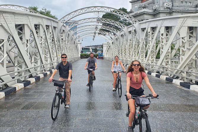 Historical Singapore Bike Tour on Full-Sized Bicycles - A 4-hour full-sized bike intro that hits old Singapore and Marina Bay