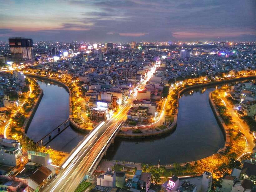 Ho Chi Minh City: Guided Half-Day Tour with Hotel Pickup - Hotel Pickup and a 4-Hour Saigon Sprint