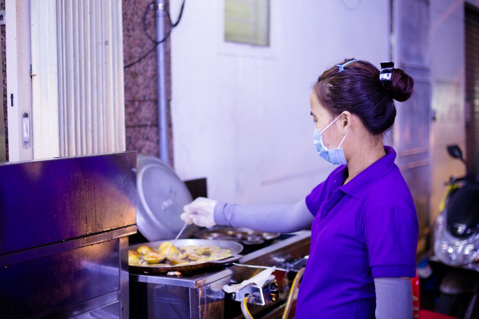 Ho Chi Minh City: Private Street Food Motorbike Tour - District 4 Finale: Seafood Plates, Flan, and Forest Banana Sticky Rice Wine