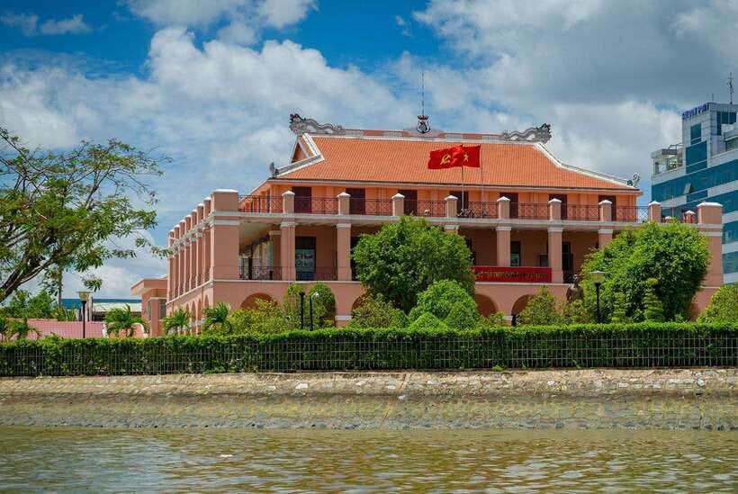 Ho Chi Minh City: Saigon River Boutique Cruise - Night cruise vs day cruise: pick the mood