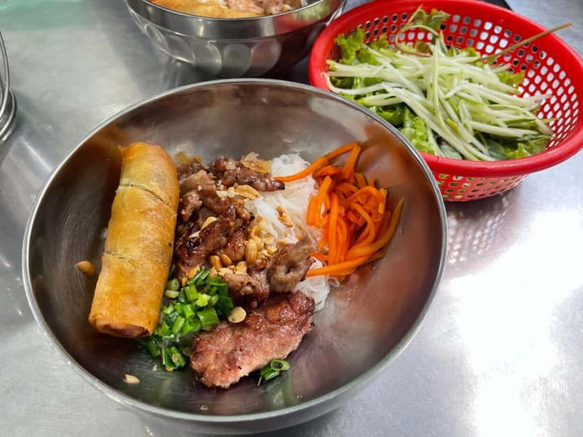 Ho Chi Minh City: Super Niche Walking Street Food Tour - Hotel Pickup, Grab Cars, and Where the Walk Starts