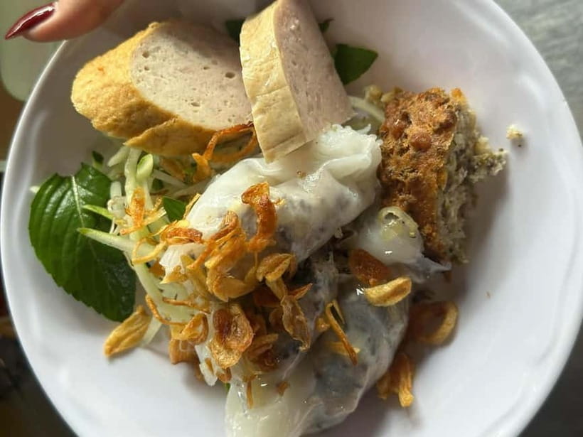 Ho Chi Minh City: Super Niche Walking Street Food Tour - The Secret Stop: The 30-Minute Wild Card