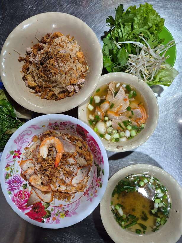 Ho Chi Minh City: Walking Food Tour with 13 Tastings - Guides can make or break a food tour: what the guide pattern suggests