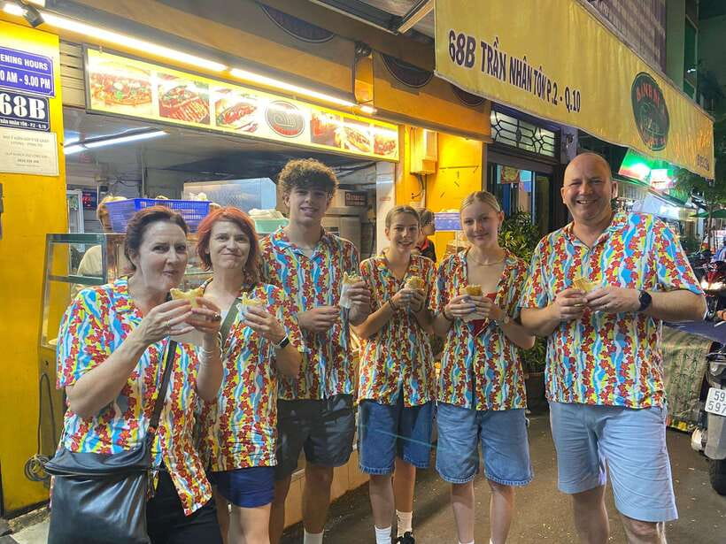 Ho Chi Minh City: Walking Food Tour with 13 Tastings - Meeting at the War Remnants Museum: where you start and where you end