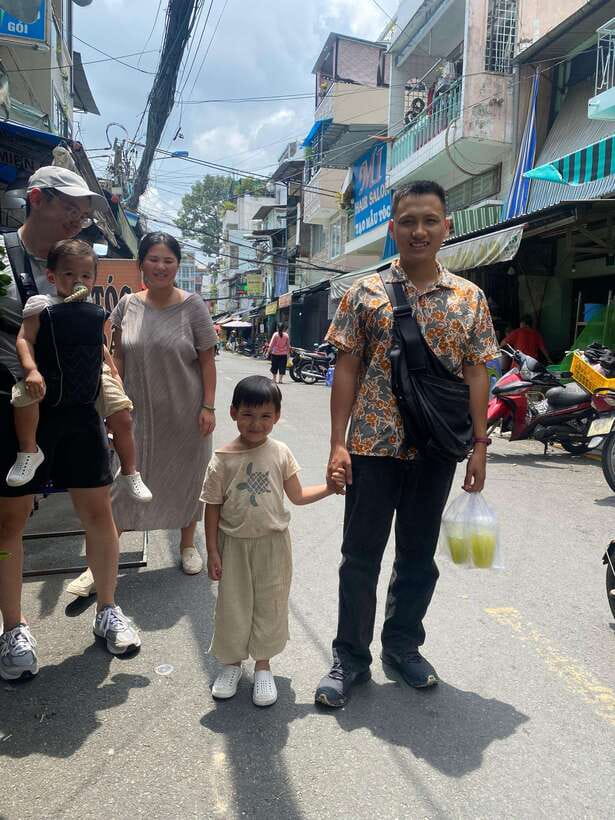Ho Chi Minh City: Walking Food Tour with 13 Tastings - Bánh xèo class: the best way to learn a dish without guessing