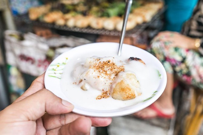 Ho Chi Minh Street Food Tour By Motorbike (Unique & Authentic) - Chợ Lớn sweets in District 10: Che Mam Khanh Vy for your final sugar hit