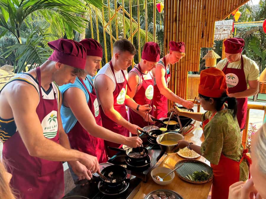 Hoi An: Basket Boat with Lantern-Making & Cooking Class Tour - Market Morning in Hoi An: Where Your Cooking Class Starts