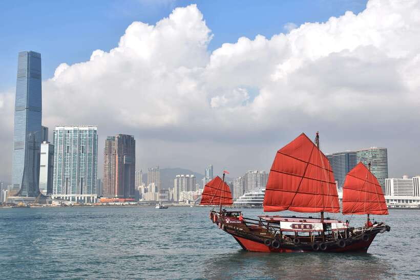 Hong Kong: Dukling, Antique Boat Tour in Victoria Harbour - Key things I’d notice right away