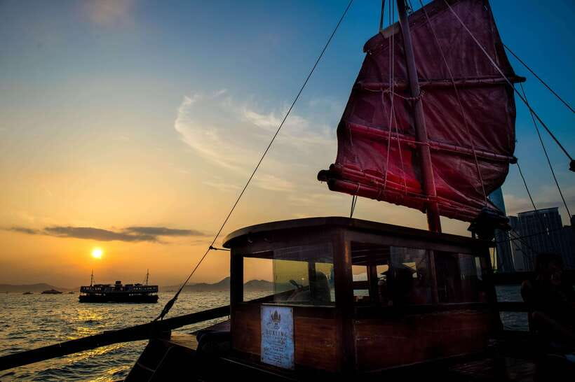 Hong Kong: Dukling, Antique Boat Tour in Victoria Harbour - Cruising Victoria Harbour: what you’ll actually see in 45 minutes